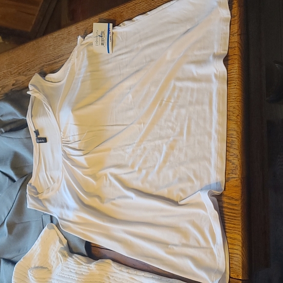 Gray business suit and 2 shirts - Picture 7 of 7